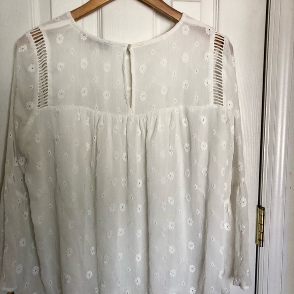 White top - Picture 1 of 3